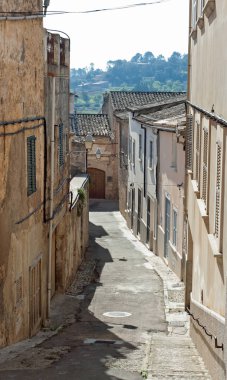 Pollenca boş ve dar sokak