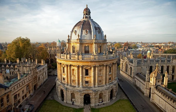 Radcliffe cámara y todas las almas College — Foto de Stock