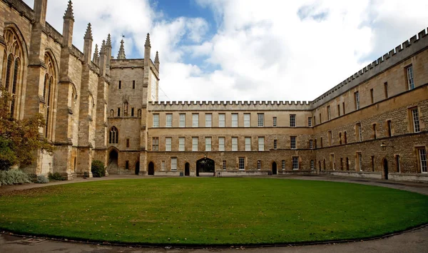 Новый колледж в Оксфорде — стоковое фото