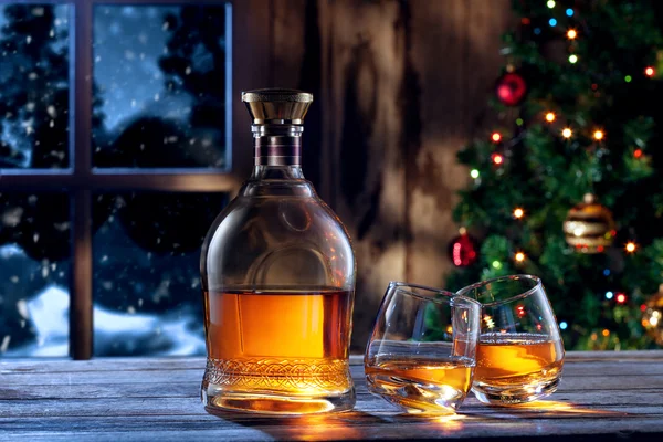 Zwei Gläser mit Whiskey auf der Rückseite — Stockfoto