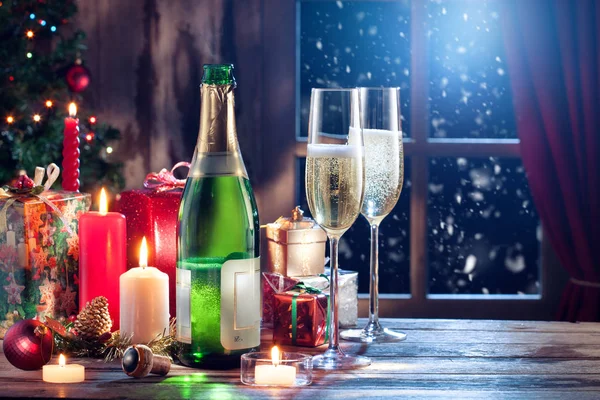 Champagne with candles and gifts on color back — Stock Photo, Image