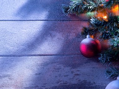 Işıklı Noel ağacına grubunu ahşap görünümü kadar geri kapatın