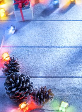 geri koniler ve ahşap hediye kutusu grubunu üzerinde Görünümü Kapat