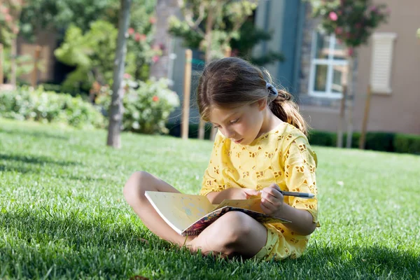 Portrait of happy girl having good time in summer environment — Stock Photo, Image