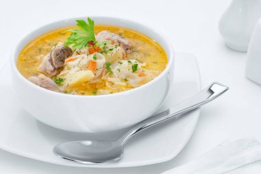 Beyaz sırtlı lezzetli yemeğin yakın görüntüsü.