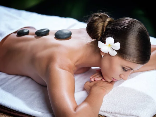 Portrait of young beautiful woman in spa environment — Stock Photo, Image