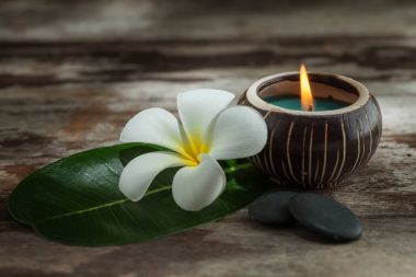 spa Tema nesnelerin bir görünümünü yeşil sırt yukarıya kapatmak