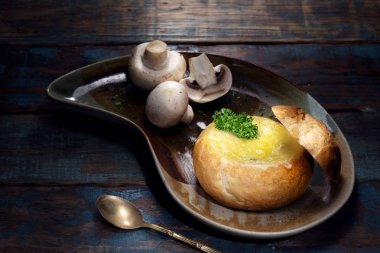 güzel lezzetli yemek görünümünü geri renk üzerinde kapatın