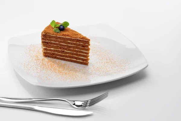 Nahaufnahme Schöner Frischer Kuchen Auf Weißem Rücken — Stockfoto