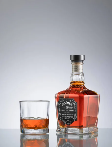 Phuket Tailandia Marzo 2020 Jack Daniels Mezcló Whisky Sobre Fondo —  Fotos de Stock