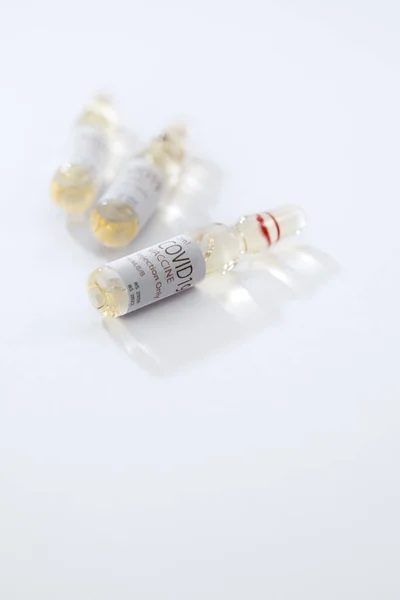Vista Cerca Las Ampollas Con Medicamento Espalda Blanca —  Fotos de Stock