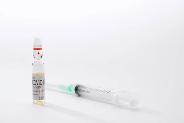 Close View Ampule Medicine Syringe White Back — Stock Photo, Image