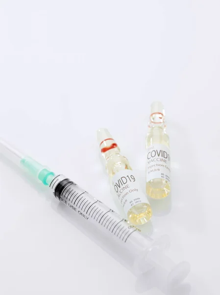 Close View Ampules Medicine Syringe White Back — Stock Photo, Image