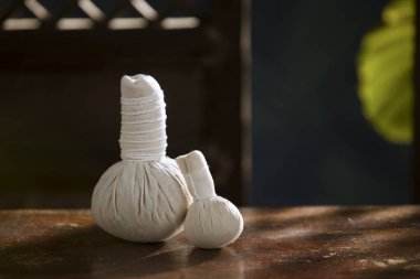 Beyaz bitkisel kompres görüntüsünü kapat. 