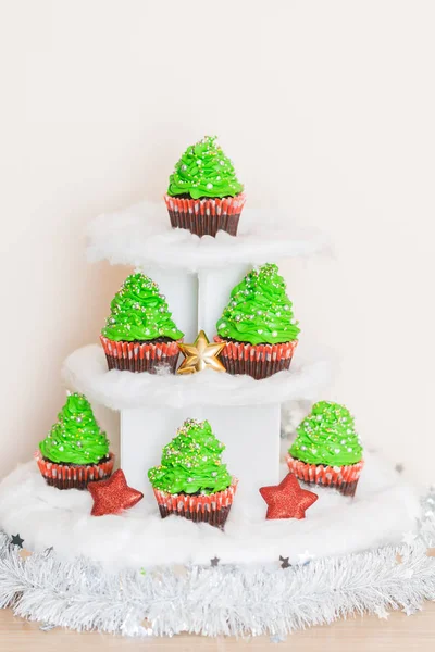 Green Christmas cupcake — Stock Photo, Image