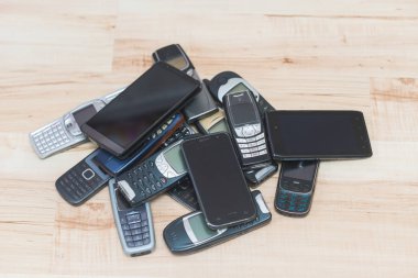Cep telefonları yığını