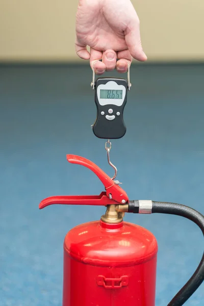 Extintor rojo de peso — Foto de Stock