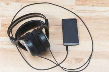 Akıllı telefon ve kulaklık