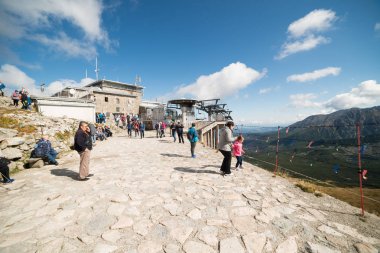 Kasprowy Wierch, Polonya-Eylül 18: Cable car taşır iken Zakopane Kasprowy Wierch peak Septomer 18, 2017 Zakopane, Polonya için. 1936 yılında inşa edilmiş bu teleferik Polonya türünün ilk yapıldı.