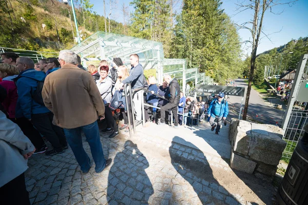 Kuznice Lengyelország Szeptember Egy Nagyméretű Sorban Állók Jegyek Felvonóhoz Kasprowy Stock Fotó