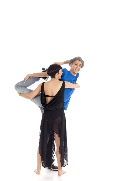 Pareja de bailarines disfrutan calentando, sobre fondo blanco — Foto de Stock