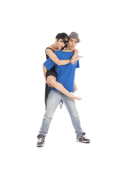 Un par de dos bailarines posando y abrazando. fondo blanco — Foto de Stock