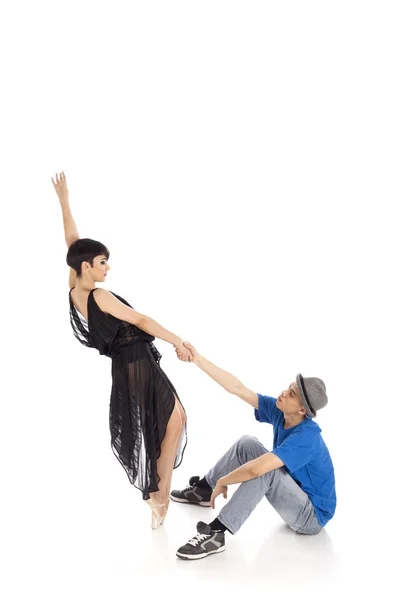 Two sexy young couple dancing in studio, on pointe,  white background — Stock Photo, Image