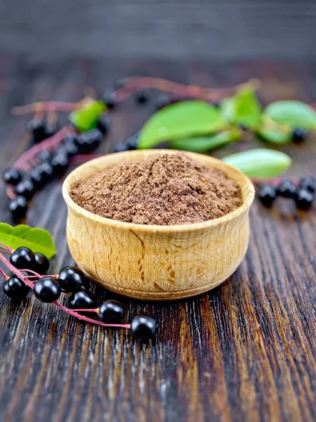 Harina de cereza pájaro en tazón a bordo — Foto de Stock