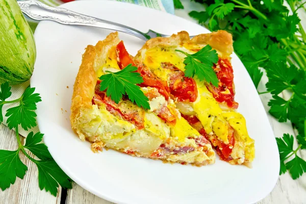 Flan with tomato and zucchini in plate on board — Stock Photo, Image