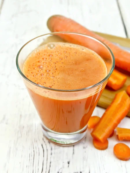 Juice morot med grönsaker ombord — Stockfoto
