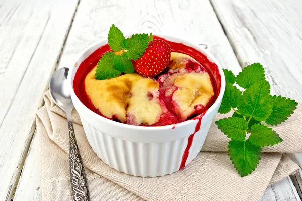 Pudding strawberry in bowl on board — Stock Photo, Image