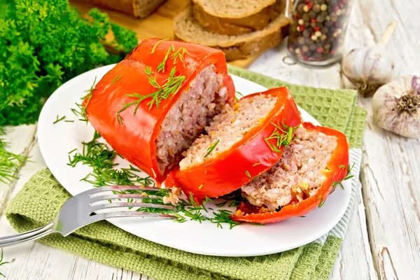 Pepper stuffed meat in plate on board — Stock Photo, Image
