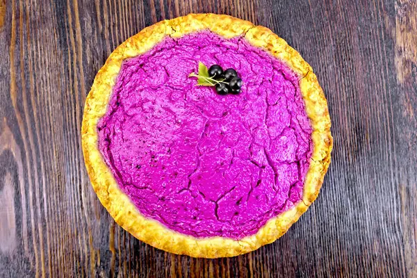 Pie of black currants on dark board top — Stock Photo, Image