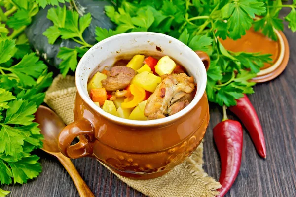 Roast meat and potatoes in portion pot on board — Stock Photo, Image