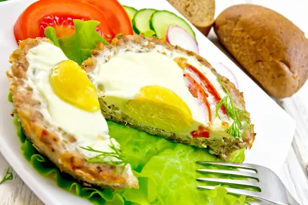Tartlet meat with egg cut on board — Stock Photo, Image
