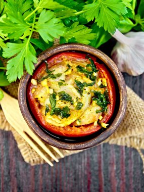 Domates kil kase üst kurulu ile pişmiş balık