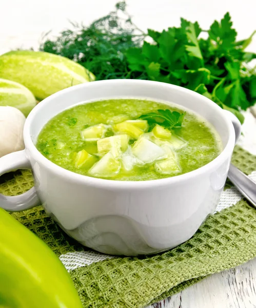 Soup cucumber with parsley in white bowl on board — Stock Photo, Image