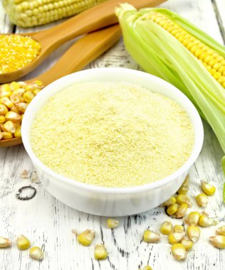 Un mısır koçanı gemide kase
