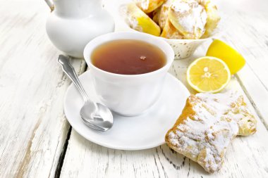 Çay limonlu kurabiye gemide ile beyaz Kupası