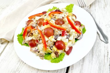 Et ve üzüm gemide peynirli salata