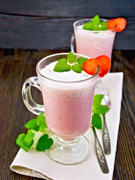 Soup strawberry in goblet with spoon on board — Stock Photo, Image