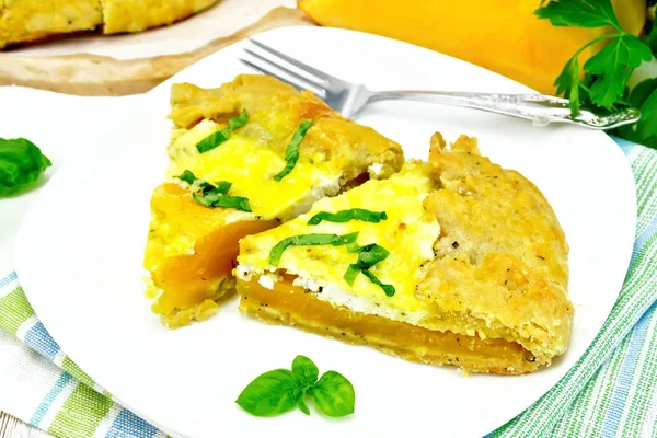 Pie of pumpkin and cheese in plate on light board — Stock Photo, Image