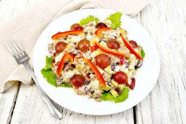 Et ve gemide üzüm salatası