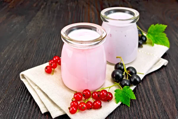 Milk cocktail with red and black currant on napkin — Stock Photo, Image