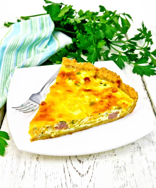 Quiche with pumpkin and bacon in white plate on board — Stock Photo, Image