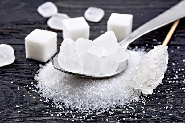 Açúcar cristalino branco em colher a bordo — Fotografia de Stock