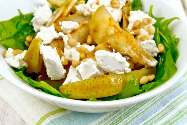 Salad from pear and spinach in dish on towel — Stock Photo, Image