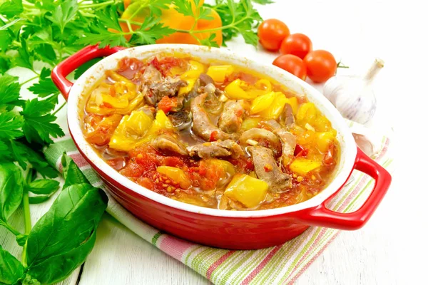 Ragout daging dan sayuran di brazier di serbet — Stok Foto