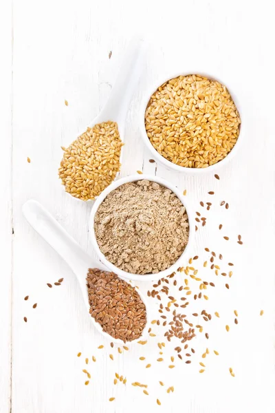 ライトボード上の種子をボウルに入れた小麦粉リネン — ストック写真