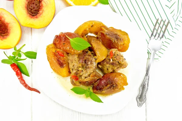 Turkey with peaches in plate on board top — Stock Photo, Image